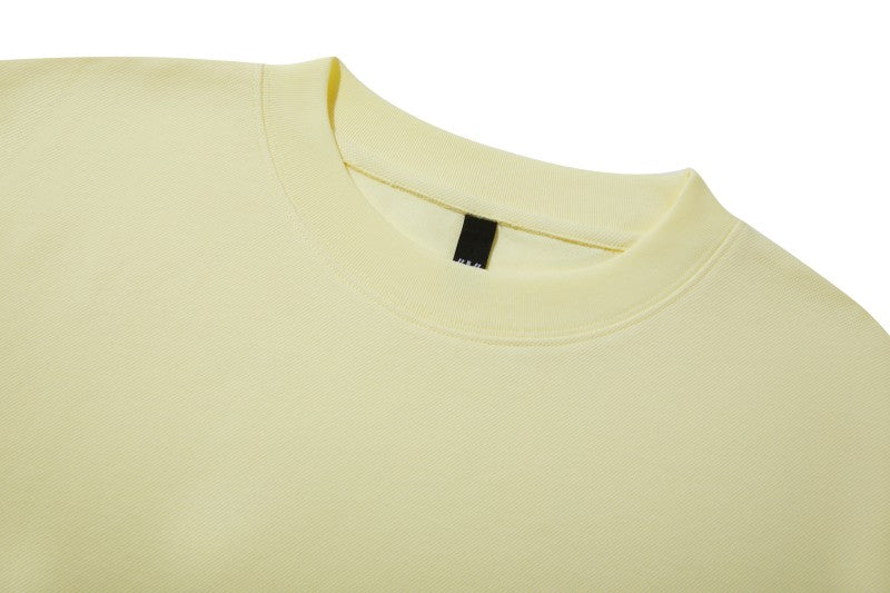 Close-up detail of front 1x1 rib collar on 220G Round-neck short-sleeved T-shirt