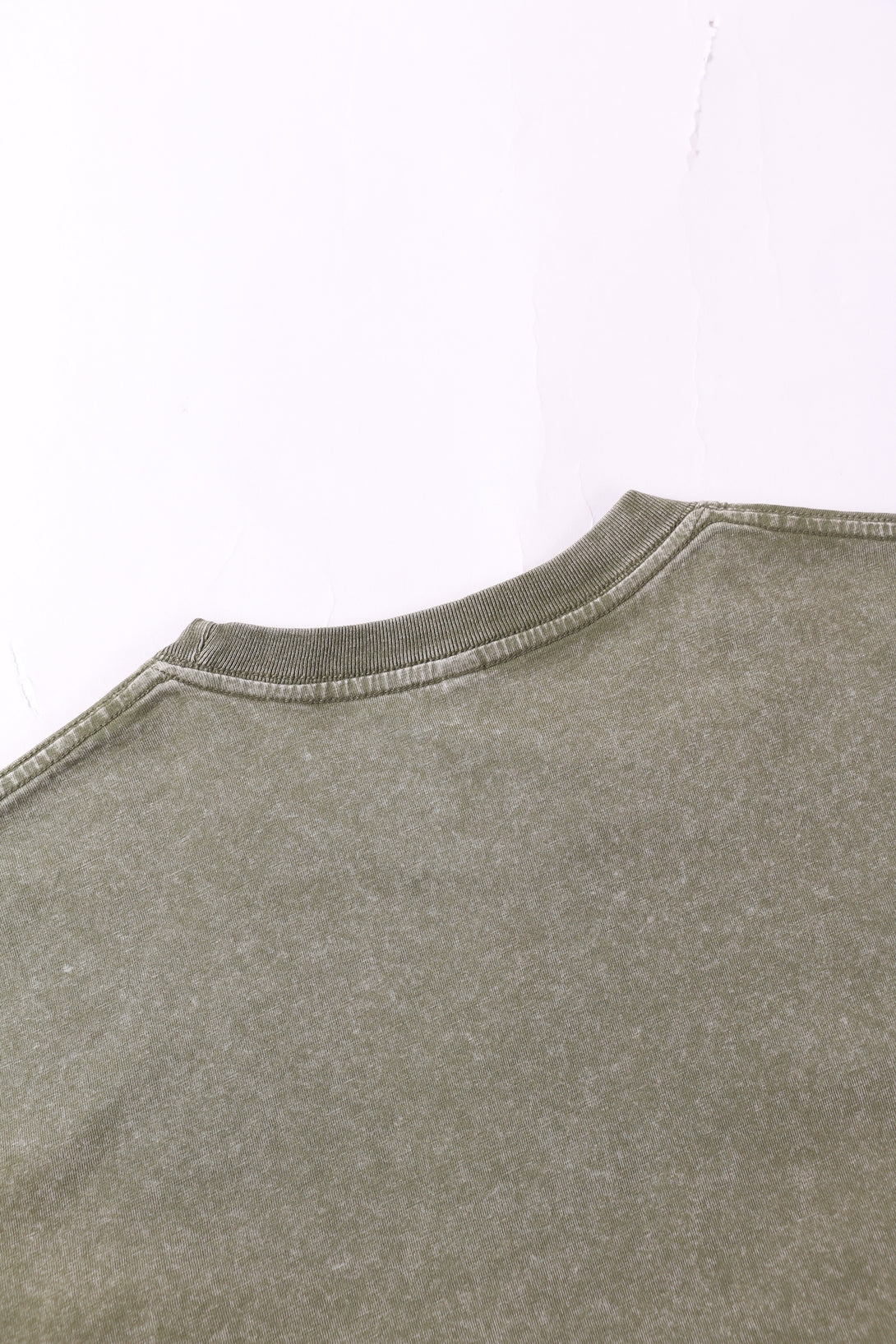 Close-up detail of the reinforced back neck rib collar on the 230G Cotton vintage long-sleeved T-shirt.