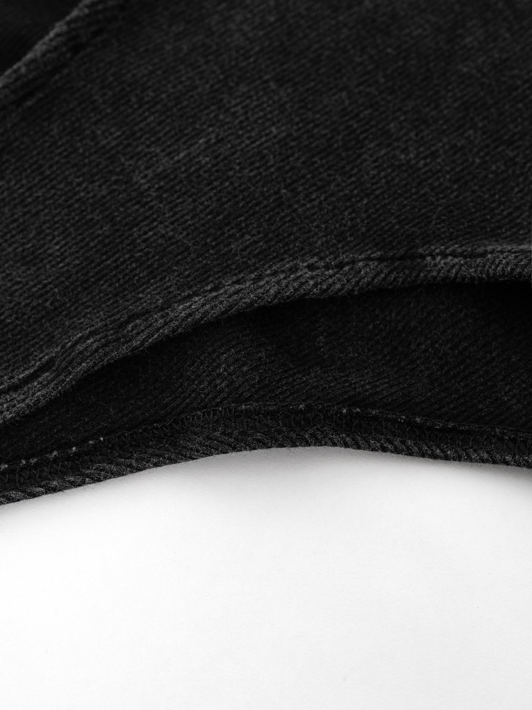Thigh curve ergonomic cut for movement comfort