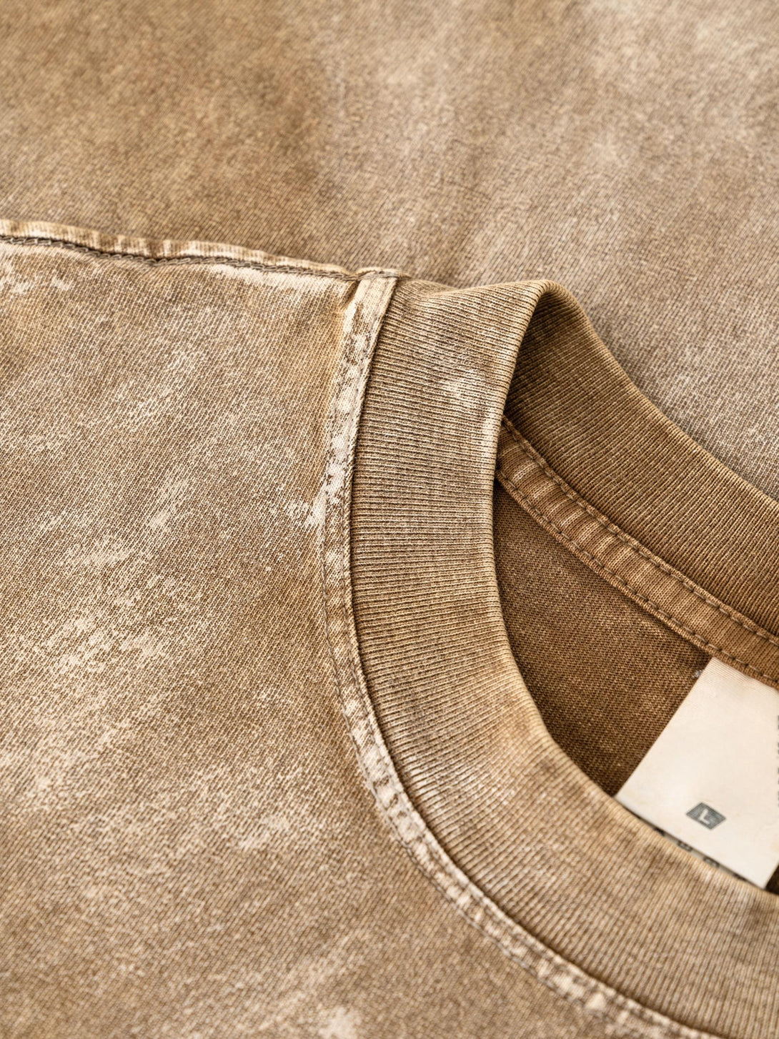 Coffee brown oversized tee collar detail - Hand-brushed pigment-dye neckline for streetwear blanks