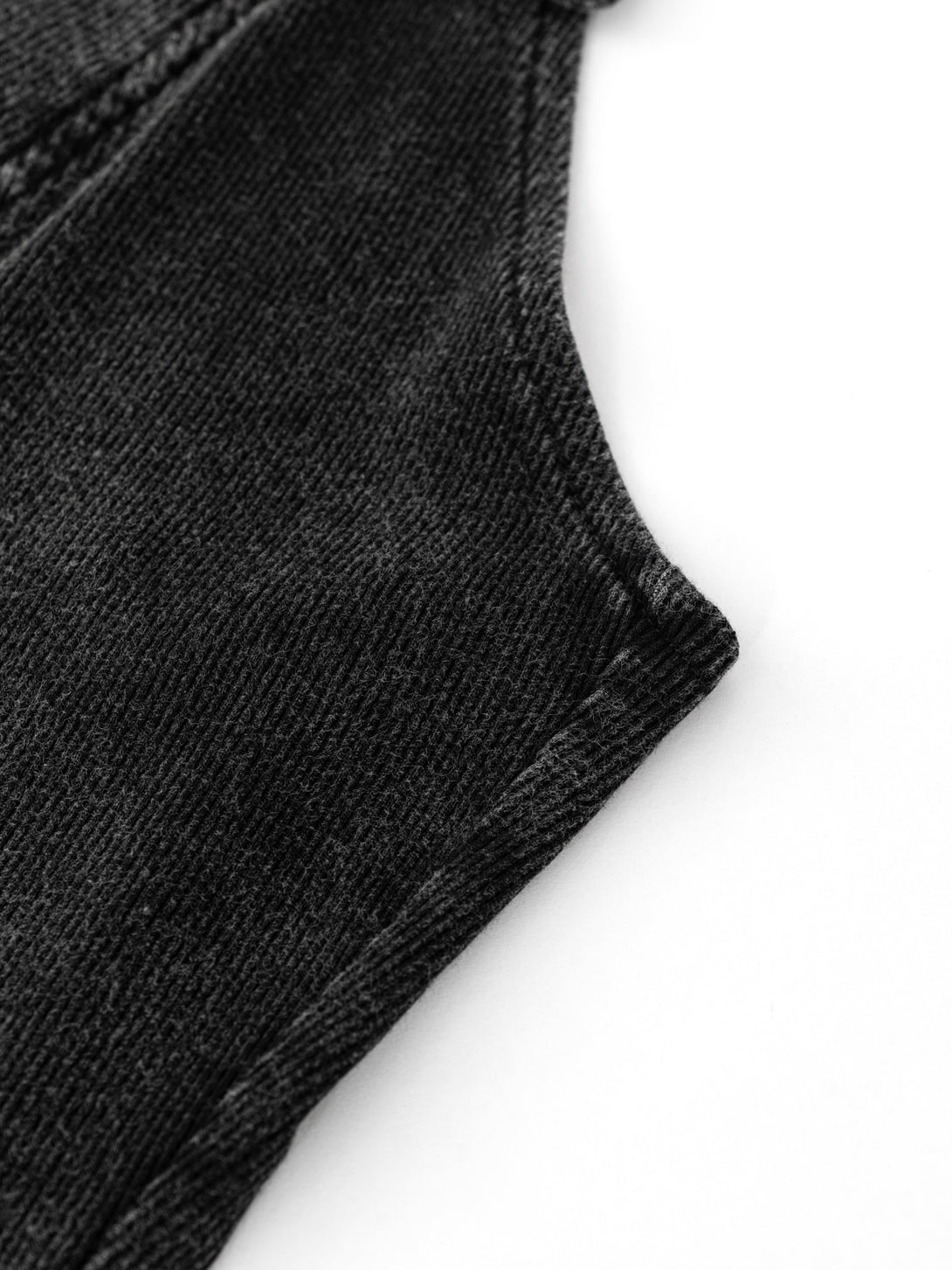 Off-shoulder armhole design for comfortable fit
