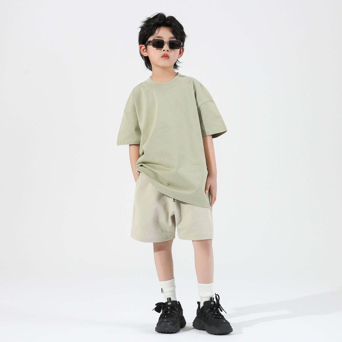 Child modeling heavyweight oversized cotton t-shirt