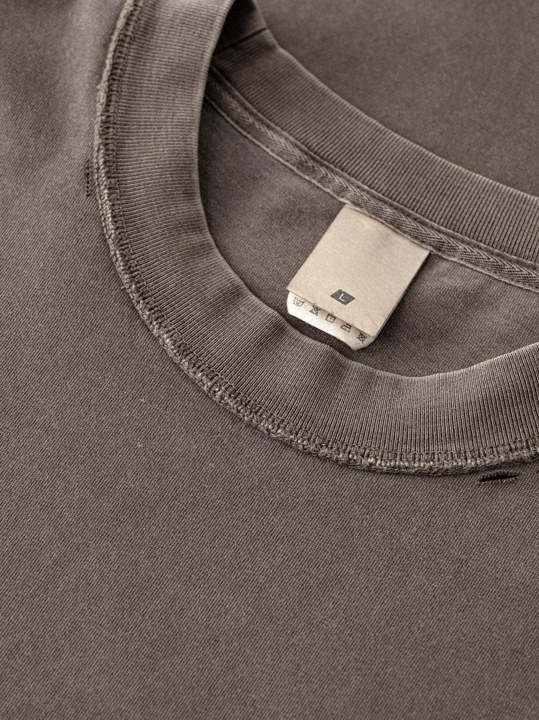 SS25 coffee pigment-dye collar - Cracked-print texture for bulk garment manufacturing