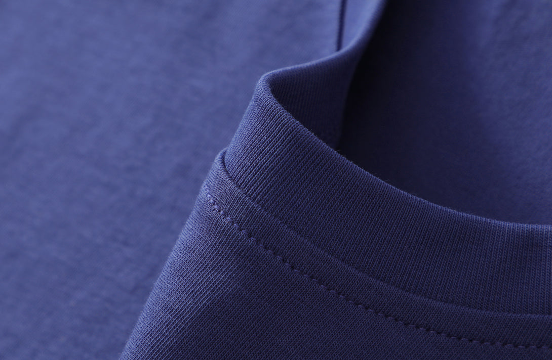 Collar detail dark blue sustainable tee - reinforced stitching - Sorona performance