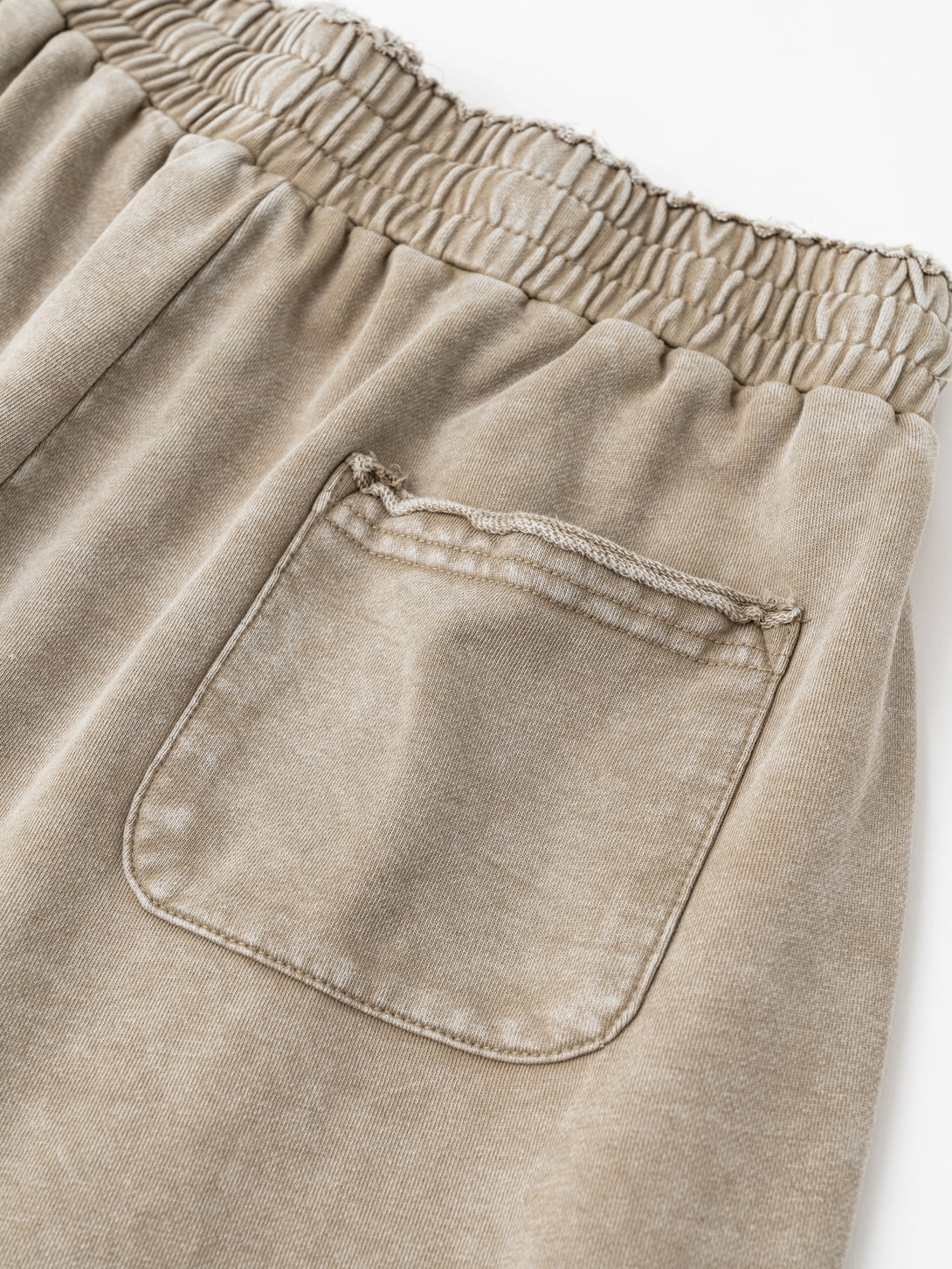 Reinforced back pocket with vintage wash finish